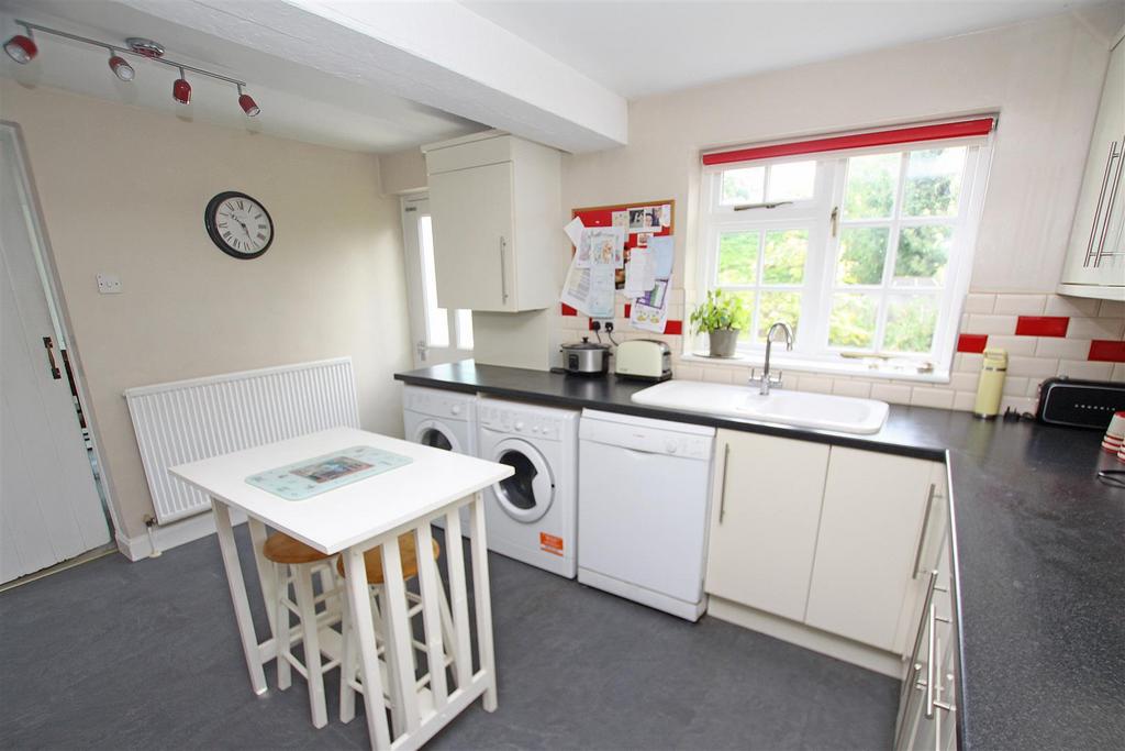 Kitchen c.jpg