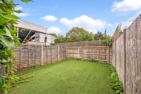 3 bedroom flat to rent, Greswell Street, Fulham SW6