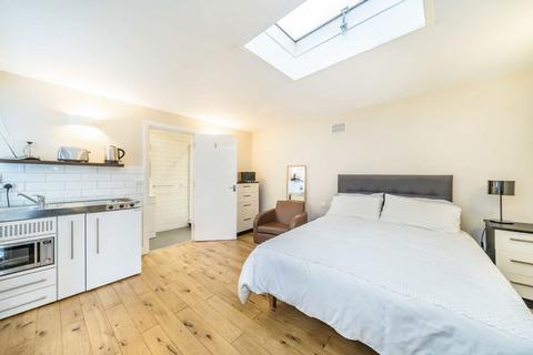 3 bedroom flat for sale, Drewstead Road, London SW16