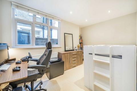 3 bedroom flat for sale, Drewstead Road, London SW16