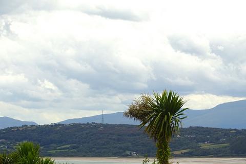 undefined, Llys Rhostrefor, Benllech, Ynys Mon
