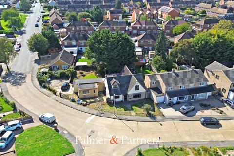 4 bedroom detached house for sale, Berwick Avenue, Essex CM1