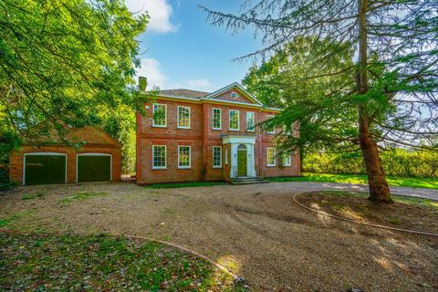 5 bedroom detached house to rent, Aldershot Road, Guildford, GU3