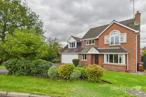 5 bedroom detached house for sale, Stanway Close, Uttoxeter