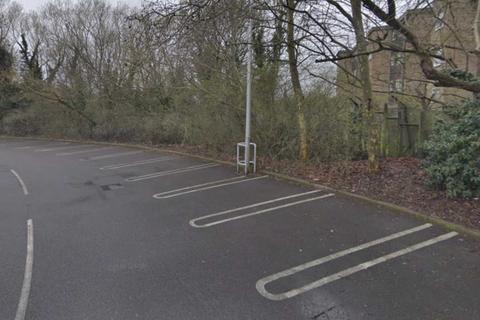 undefined, Uxbridge Road, Hampton Hill TW12