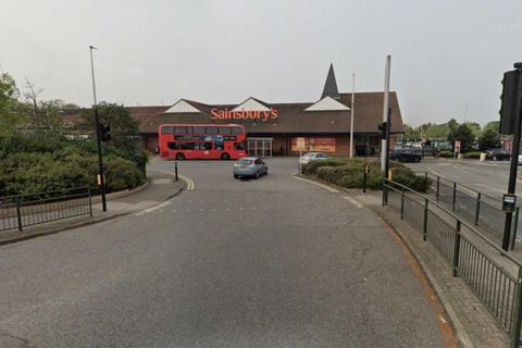 undefined, Uxbridge Road, Hampton Hill TW12