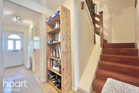 4 bedroom townhouse for sale, Staines Square, Dunstable