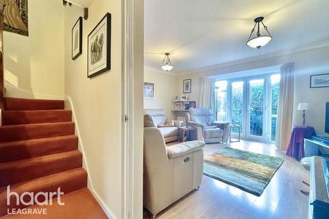 4 bedroom townhouse for sale, Staines Square, Dunstable