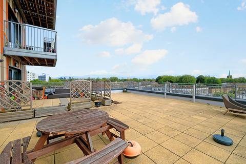 1 bedroom apartment for sale, Cresset Road, London E9