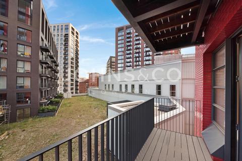 2 bedroom apartment for sale, Defoe House, London City Island, London, E14