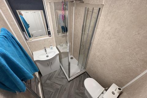 House share to rent, Green Lanes, London N13