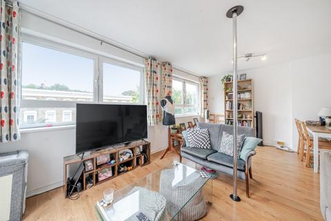 3 bedroom flat for sale, Walham Green Court, London, SW6
