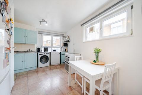 3 bedroom flat for sale, Walham Green Court, London, SW6