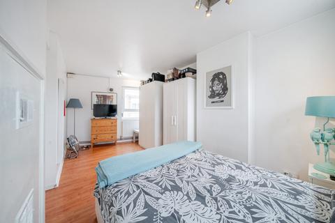 81 Walham Green Court, London, SW6 2DQ