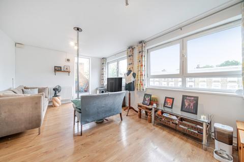 81 Walham Green Court, London, SW6 2DQ