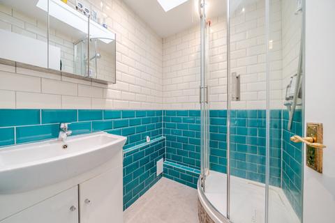 81 Walham Green Court, London, SW6 2DQ