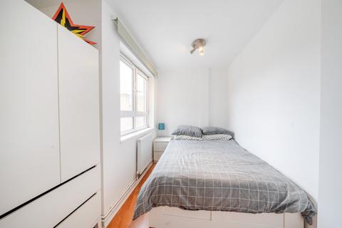 81 Walham Green Court, London, SW6 2DQ