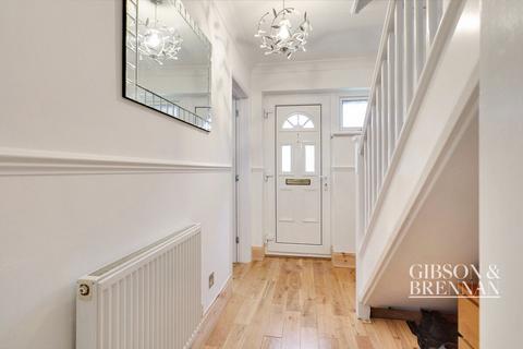3 bedroom end of terrace house for sale, Larch Close, Basildon, SS15