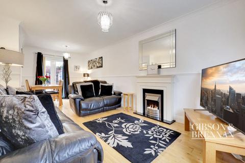 3 bedroom end of terrace house for sale, Larch Close, Basildon, SS15