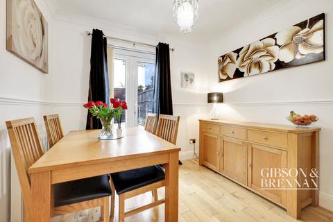 3 bedroom end of terrace house for sale, Larch Close, Basildon, SS15