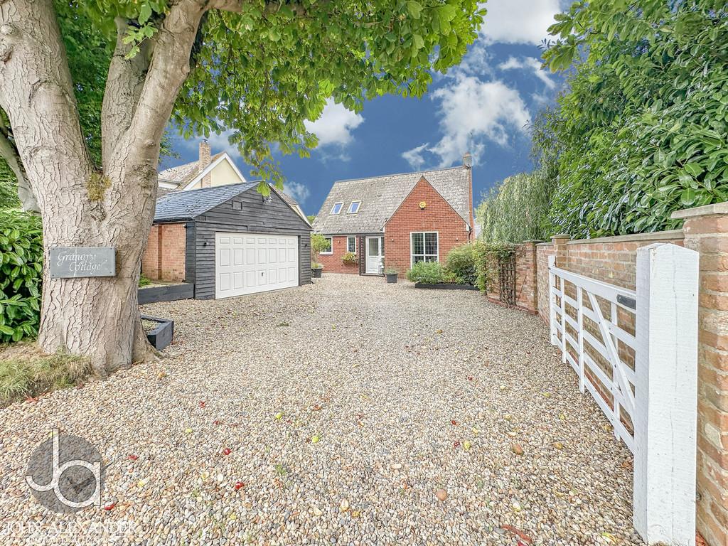 mill-lane-birch-colchester-2-bed-detached-house-450-000