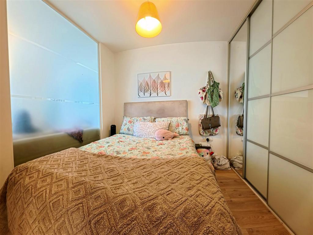 Bedroom 1.JPG