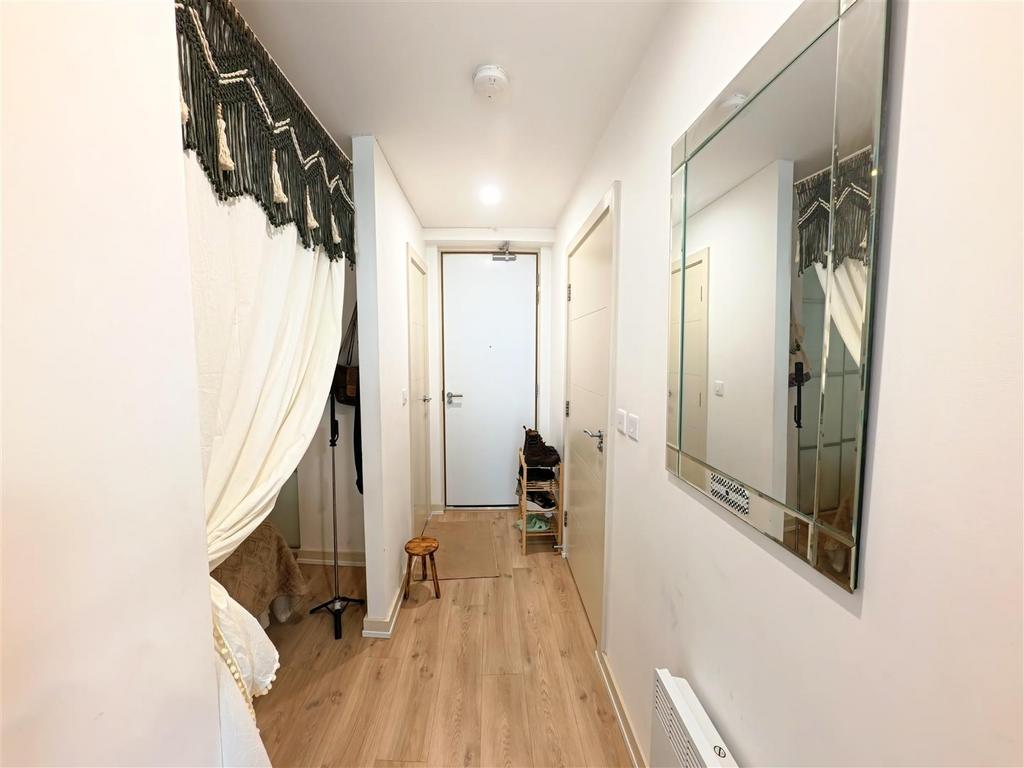 Hallway1.JPG