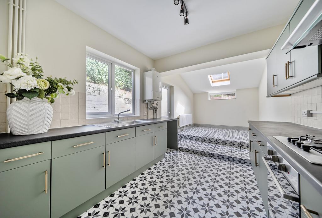 1356107-10-68c984...