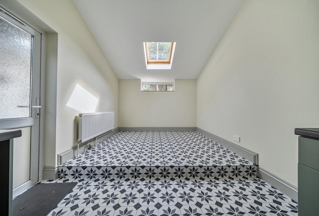 1356107-6-68c9844...