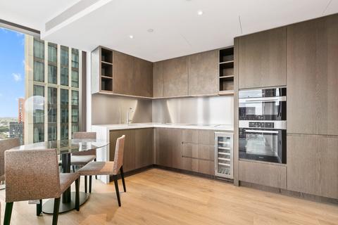 3 bedroom flat to rent, Carnation Way, London