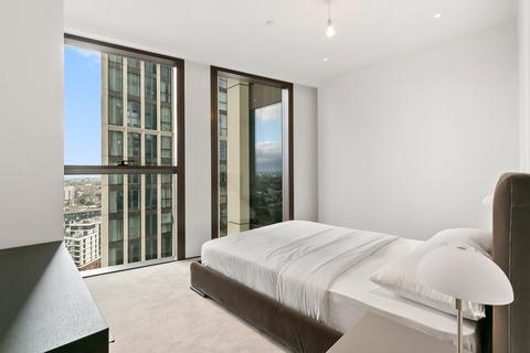 3 bedroom flat to rent, Carnation Way, London