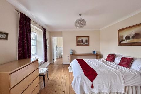 5 bedroom detached house for sale, Commercial Street, Abergavenny