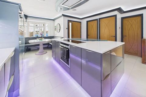 8 Davids Farm Close, Middleton, Manchester, M24 2DF
