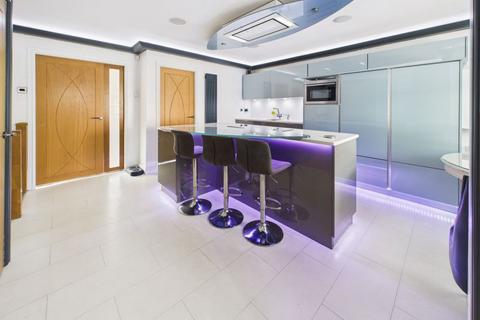 8 Davids Farm Close, Middleton, Manchester, M24 2DF