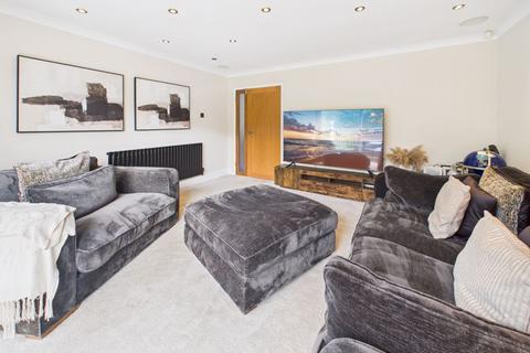 8 Davids Farm Close, Middleton, Manchester, M24 2DF