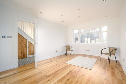 undefined, Wolsey Drive, Walton-On-Thames
