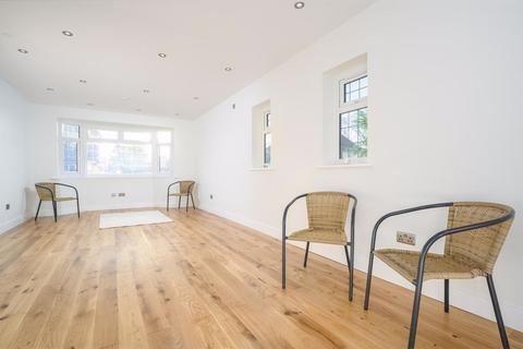 undefined, Wolsey Drive, Walton-On-Thames