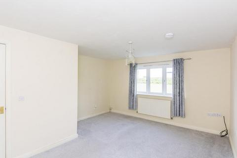 3 bedroom house to rent, Drage Close, Lutterworth