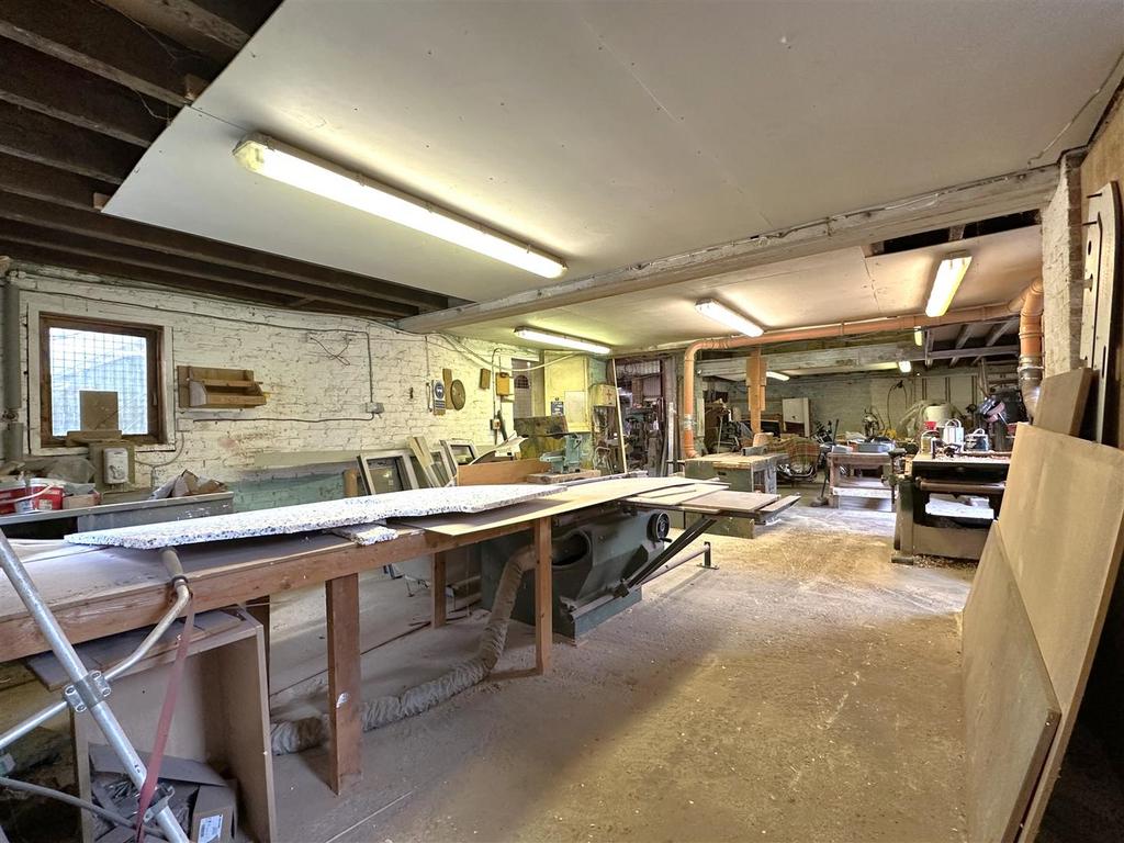 Garaging Extension 037