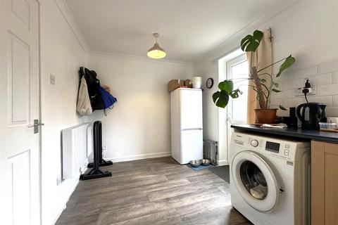 undefined, Sawyers Close, Newark