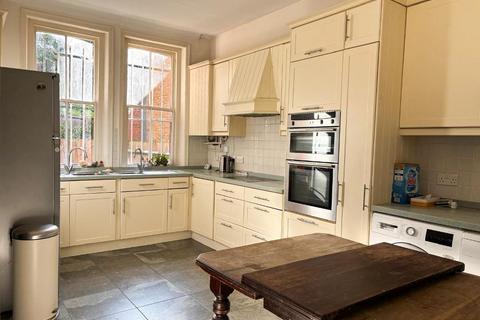 4 bedroom flat for sale, London NW6
