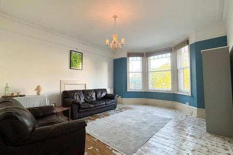 4 bedroom flat for sale, London NW6