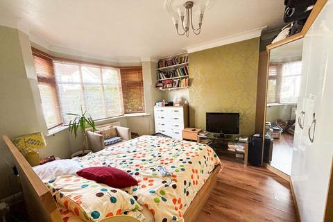 2 bedroom flat for sale, London NW2