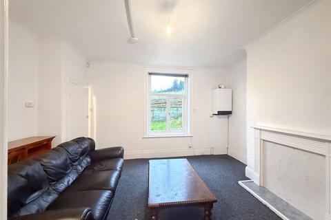 2 bedroom terraced house to rent, Cross Lane, Huddersfield HD4