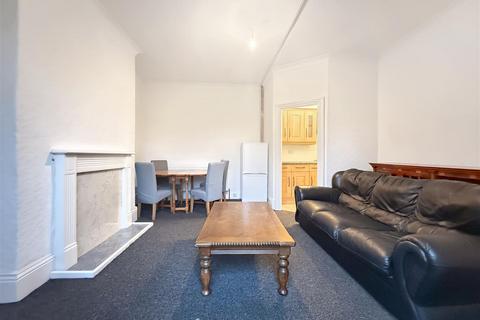 2 bedroom terraced house to rent, Cross Lane, Huddersfield HD4