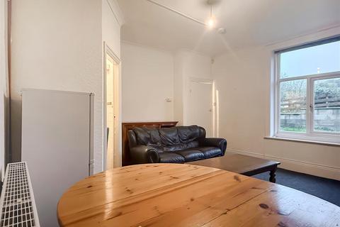 2 bedroom terraced house to rent, Cross Lane, Huddersfield HD4