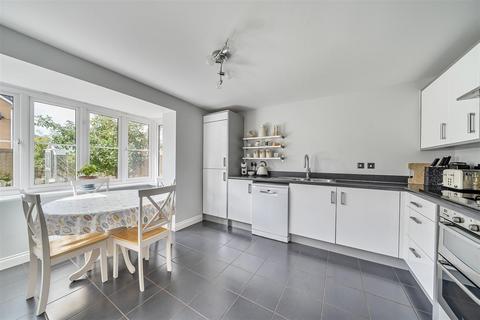 5 bedroom detached house for sale, Bramley Close, Wellington