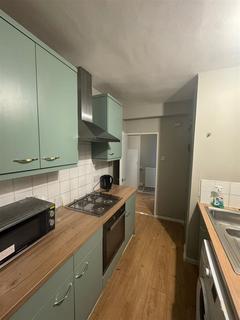 1 bedroom in a house share to rent, Lochinvar Street, London