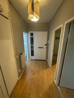 1 bedroom in a house share to rent, Lochinvar Street, London