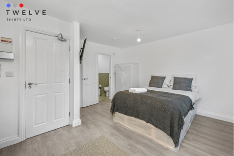 undefined, Modern Studios at Kings Road | Bills Included | 10 Mins to Norwood Junction
